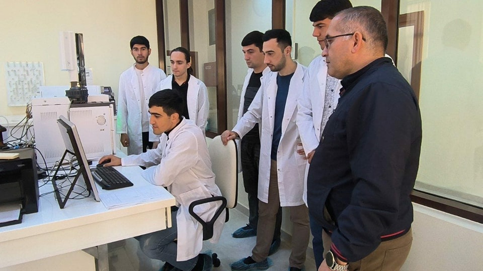 Qida Mühəndisliyi fakültəsinin  son kurs tələbələri istehsalat təcrübələrini  ölkəmizin qida sənaye və müəssisələrində aparılır