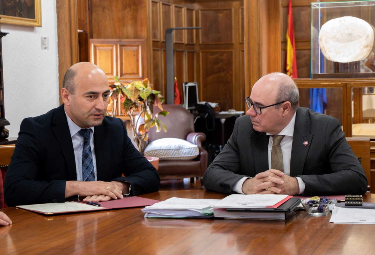 ATU ilə İspaniyanın Qranada Universiteti arasında memorandum imzalanıb