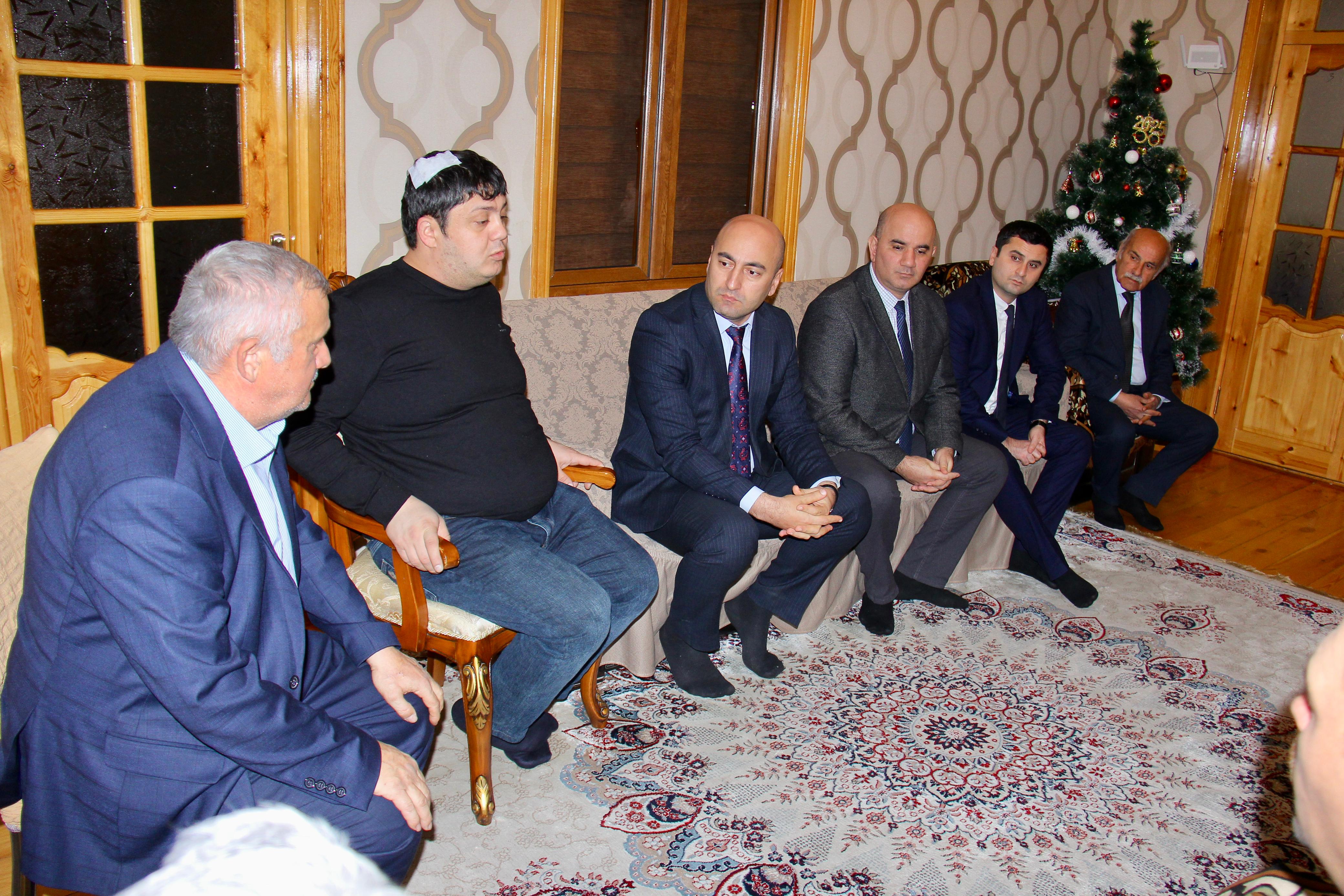 Rektor təyyarə qəzasında xəsarət alan tələbəni ziyarət edib