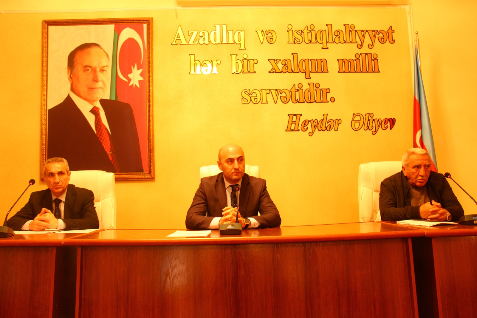 Rektor qiyabi təhsil alan tələbələrlə görüşüb