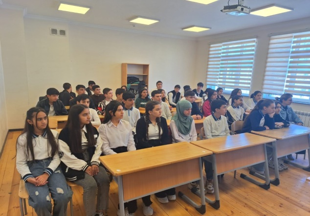 İqtisadiyyat və idarəetmə fakültəsi region məktəblilərini və abitutiyentləri ATU ilə tanış edib