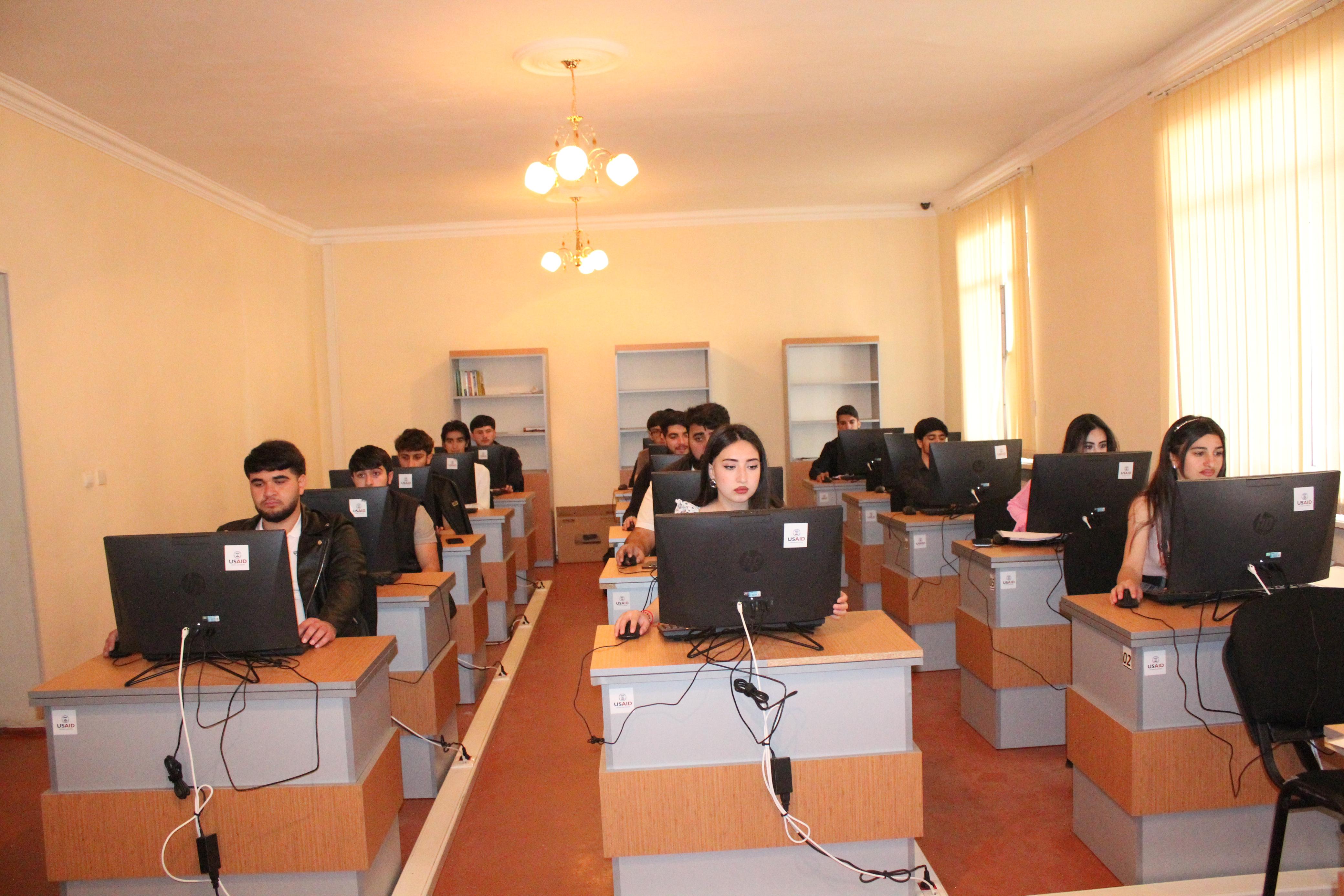 Azərbaycan Texnologiya Universitetində tələbələr üçün rəqəmsal bacarıqlara dair təlimlər keçirilib