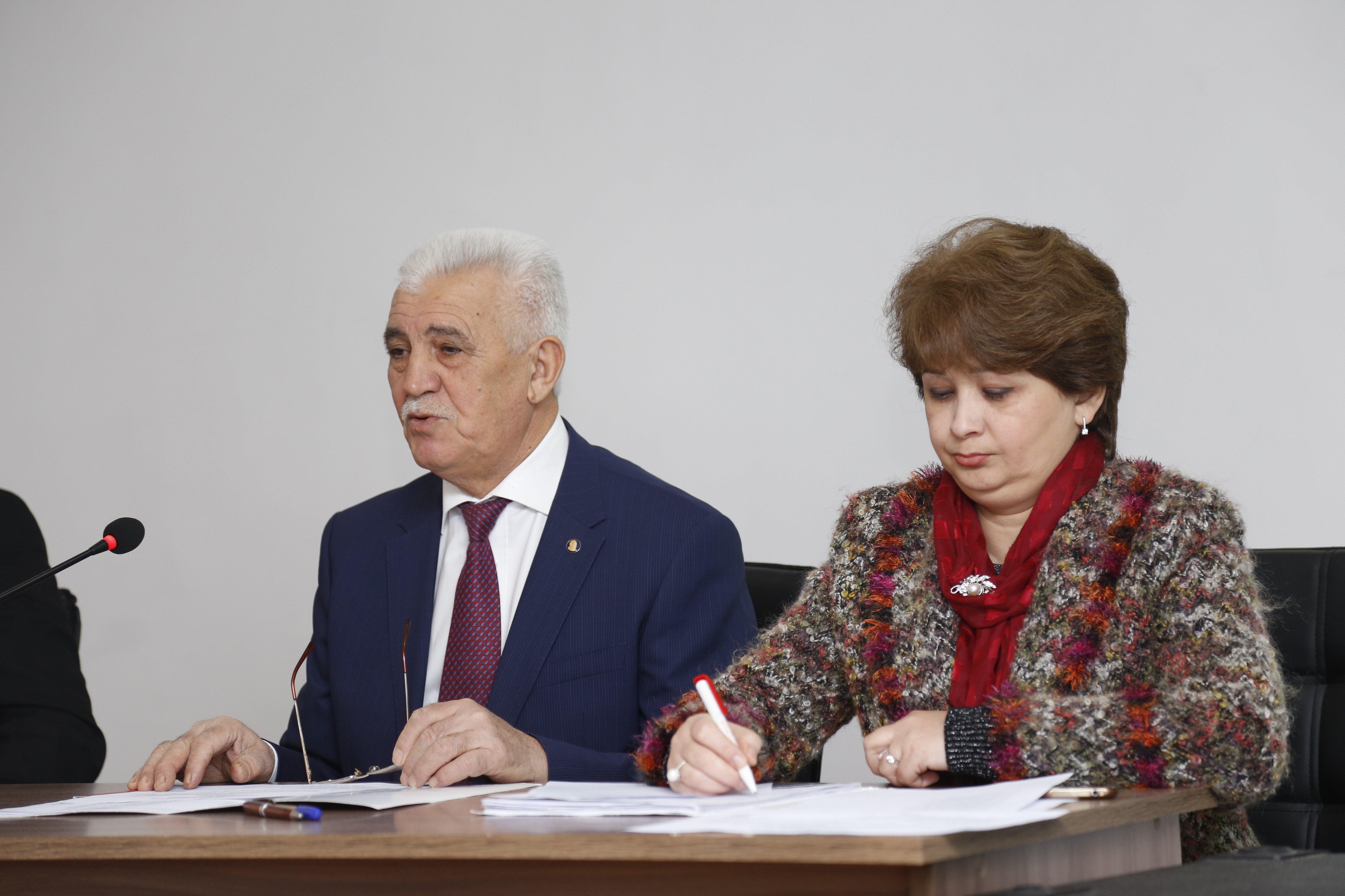 Elmi Şuranın iclası keçirilib