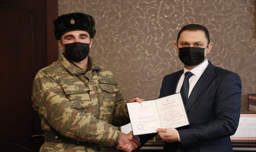 4 medalla təltif olunan məzunumuza diplomu təqdim edilib